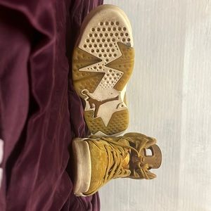 Suede Jordan’s size 9 gently worn…great value